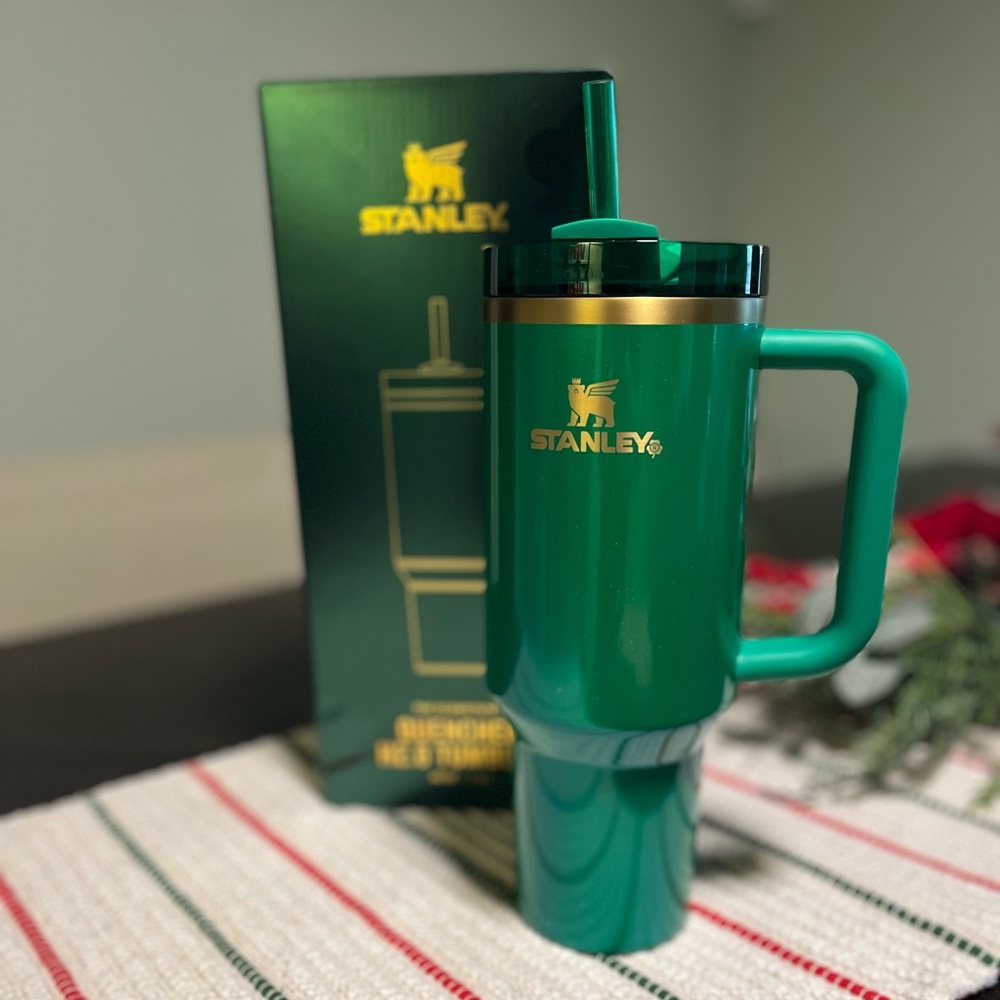 Stanley The St. Patrick's Day Flowstate Quencher 40oz Tumbler - Picture 6 of 9
